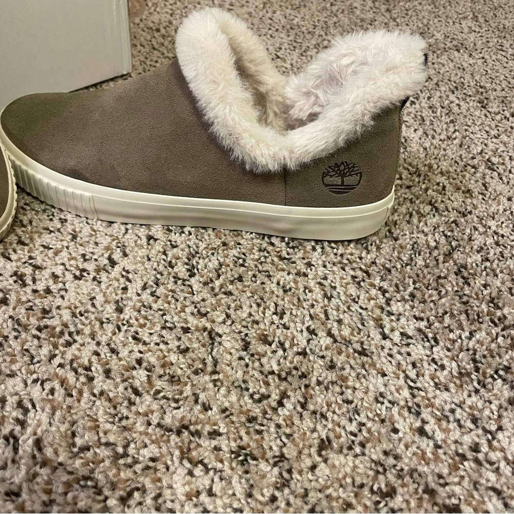 Women’s 8.5 slip on taupe suede skyla bay timberland shoes